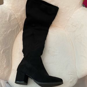 Knee high boots worn once